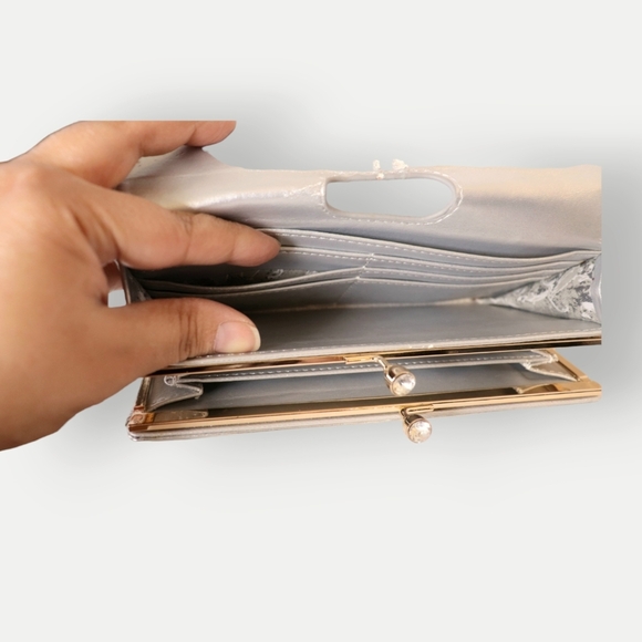 LIMITED WOMENS SILVER CLUTCH WALLET WITH DIAMOND CLASPS AND CARD SLOTS - Picture 9 of 12